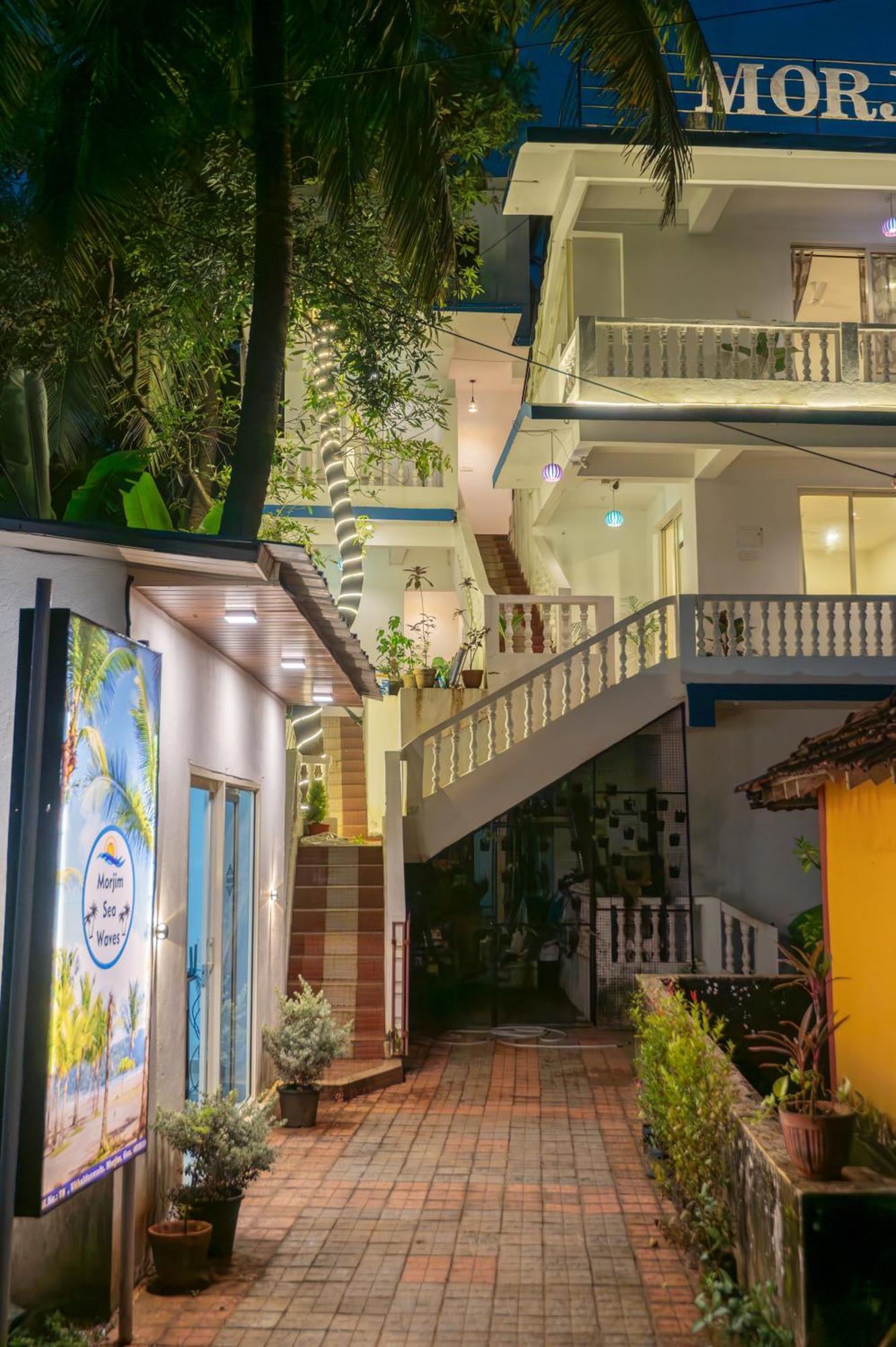 Morjim Sea Waves-Beach Front Hotel 외부 사진