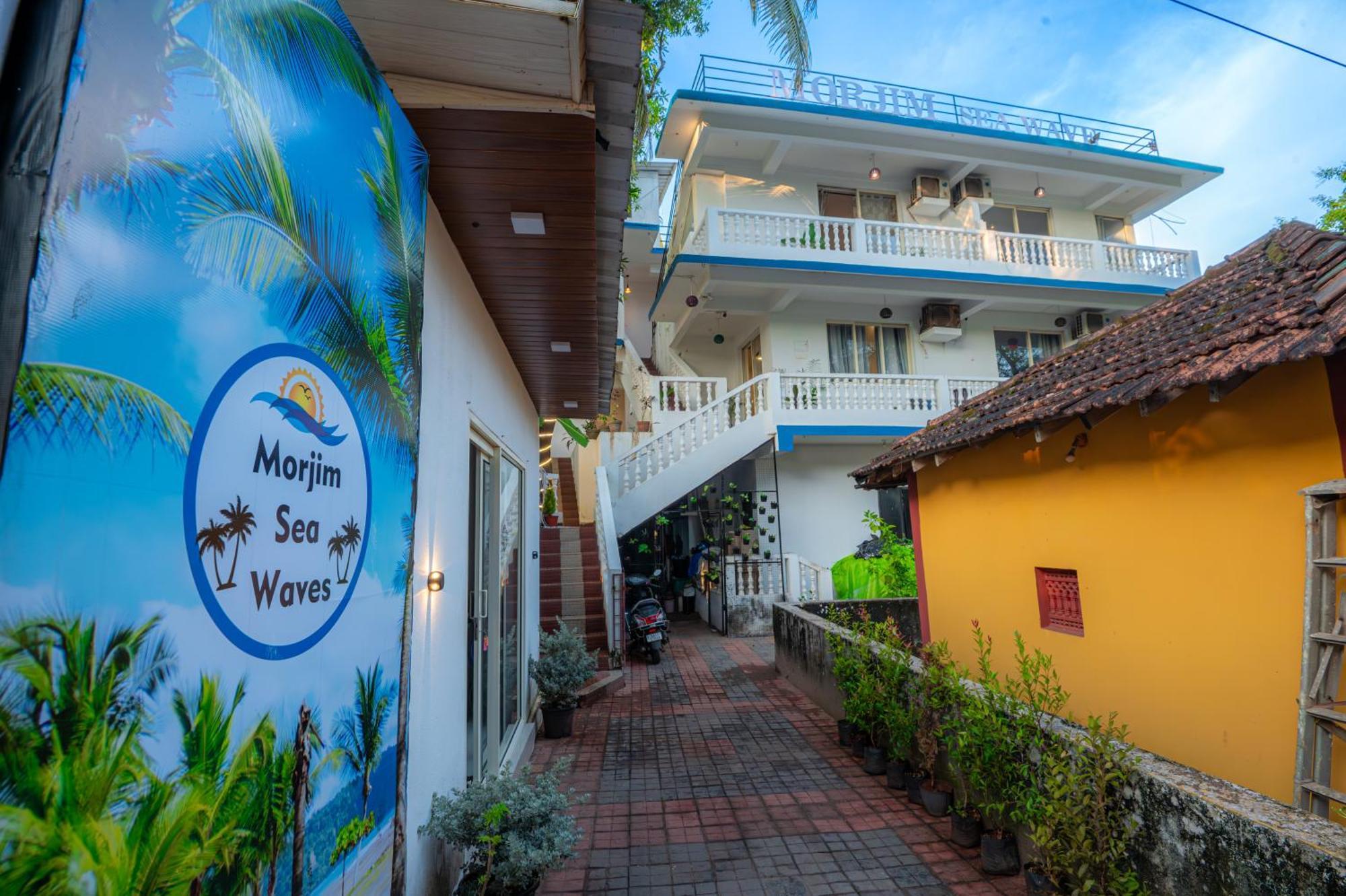 Morjim Sea Waves-Beach Front Hotel 외부 사진
